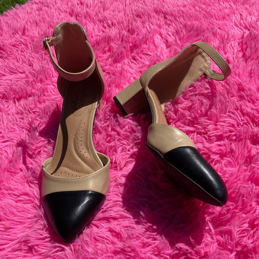 Nude with black tie pointed chunk heel buckle ankle closure size 8.5W